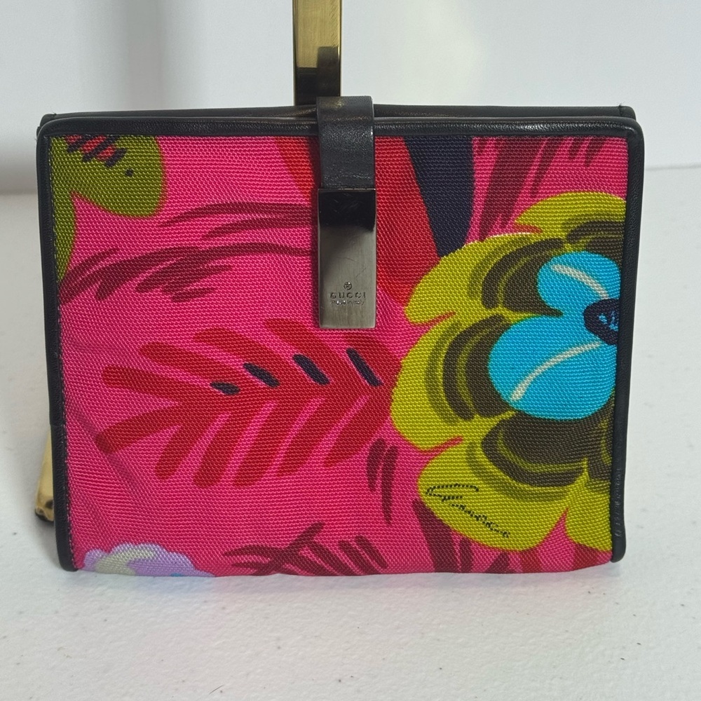 SOLD

Gucci Pink and Yellow Floral Wallet
